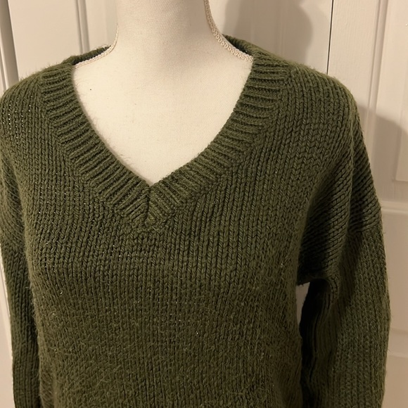 VS PINK Sweater - Picture 2 of 3